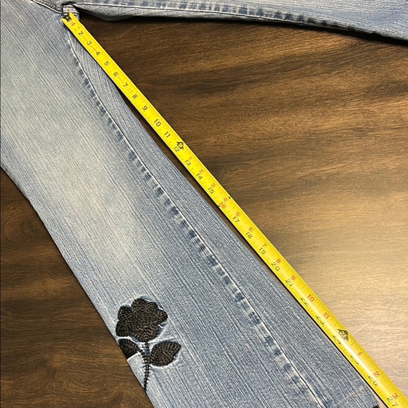 WHBM Light Wash Floral Blanc Capri - Picture 4 of 11